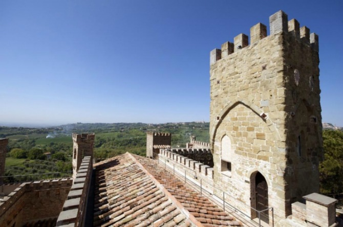 SLIKA 515 Italijanski srednjovekovni dvorac – mesto vašeg odmora