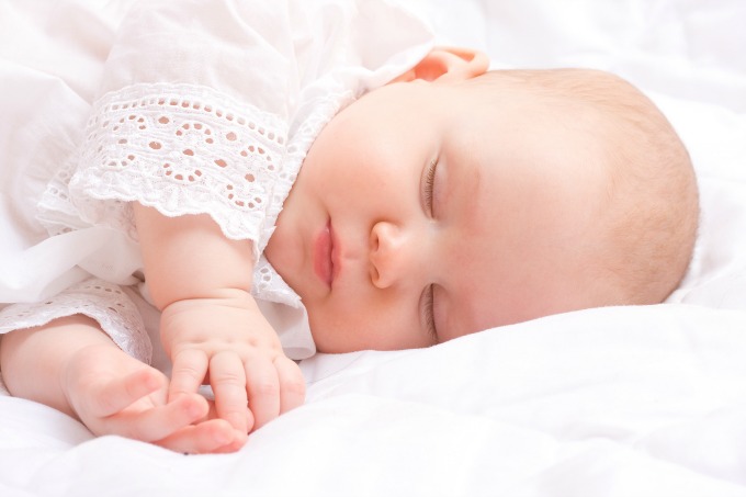 beba spava Vodič za roditelje: Kako da uspavate svoje novorođenče?