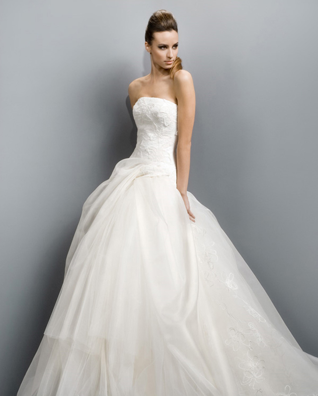 White brides dress fancy and elegant 3 Top 10 haljina Vera Wang
