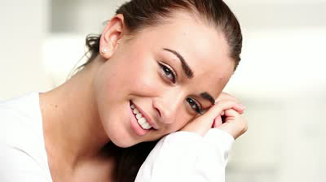 stock footage happy young woman thinking positive thoughts smiling at camera Sve što kažeš, to si ti