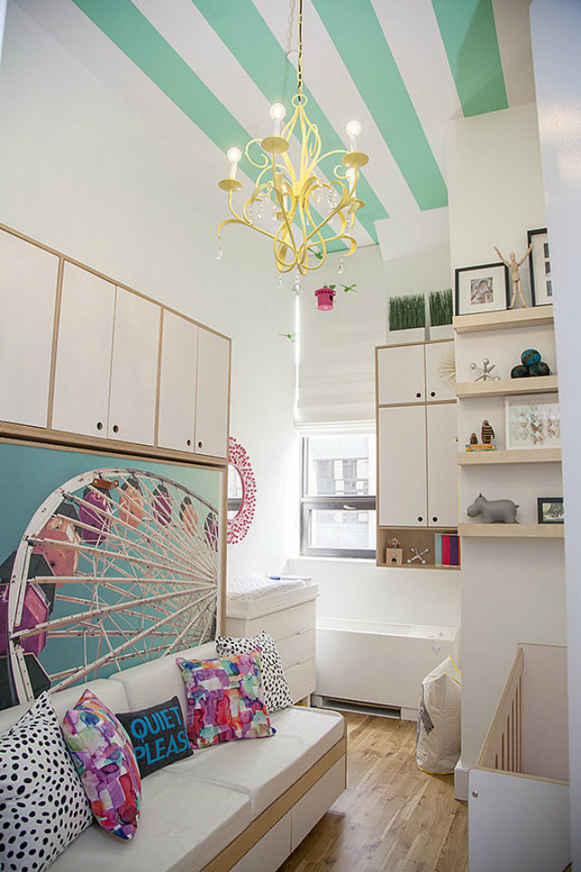 Colorful Chic Nursery Moderna soba za najmlađe