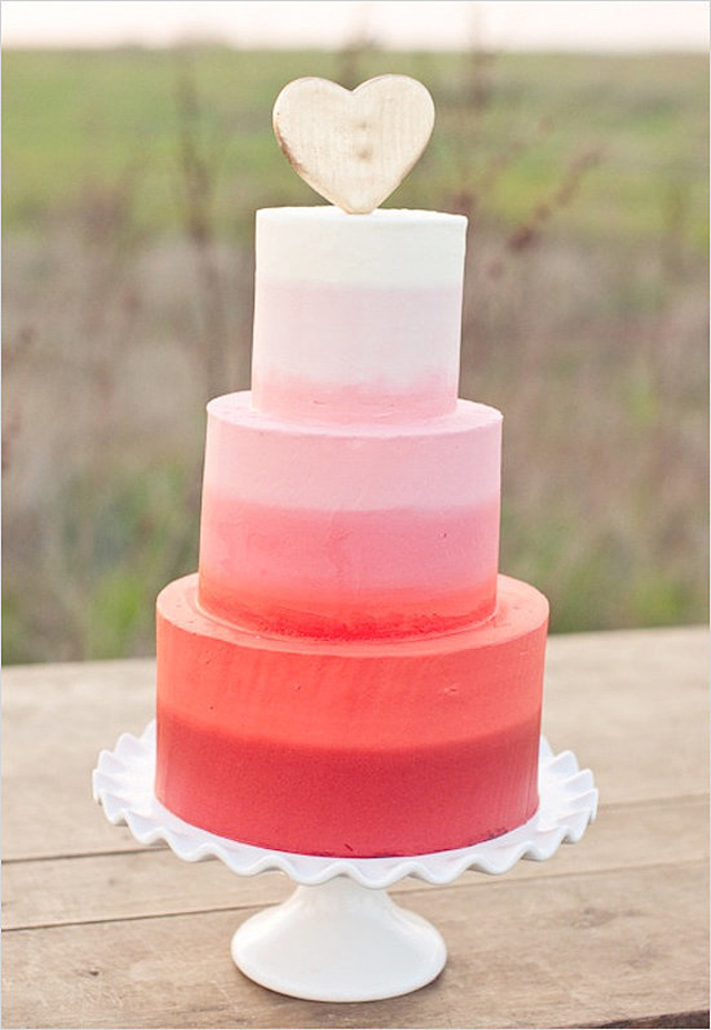 Ombre Heart Topped Cake1 Slobodno ukrasite svoje venčanje srcima! 