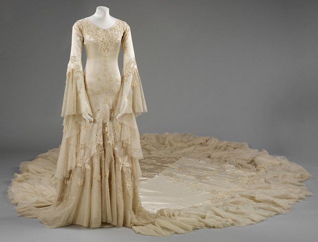 Lead wedding dress1000 Njeno veličanstvo kroz istoriju: Venčanica