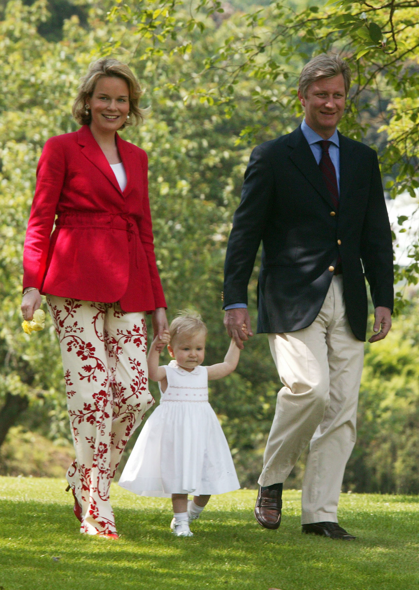 Belgium Princess Elisabeth walked help her parents Bebe rođene u kraljevskoj porodici