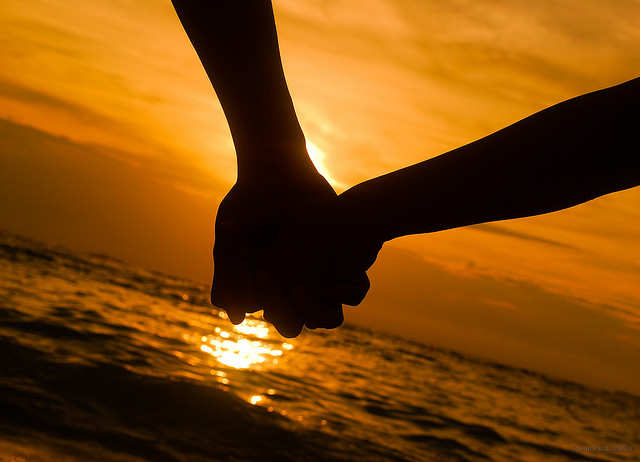 Holding Hands Idealne godine za brak