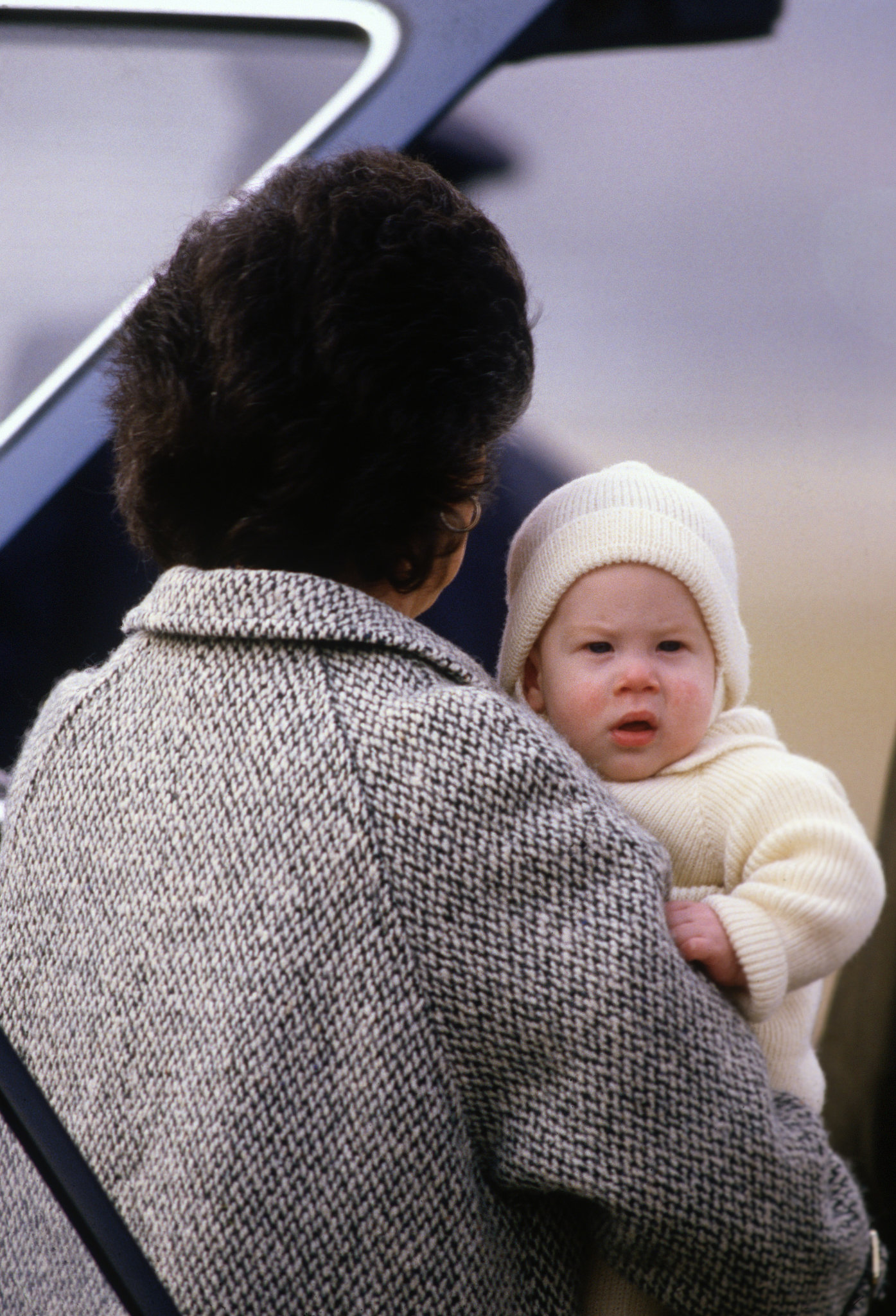 adorably tiny Prince Harry carried his nanny Barbara Bebe rođene u kraljevskoj porodici