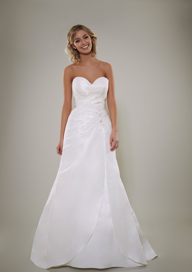 pure bridals lightweight wedding dresses are perfect for summer caleta pure hires 2015 Venčanice za ovo leto i za pamćenje