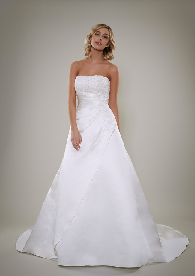 pure bridals lightweight wedding dresses are perfect for summer cordova pure hires 2015 Venčanice za ovo leto i za pamćenje