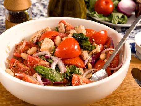 tuna cannellini bean red onion and tomato salad 456X342 Lagana večera: Salata sa tunom