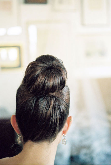 wedding hairstyles for straight hair sleek high bun Frizure za venčanje: Za dame sa ravnom kosom
