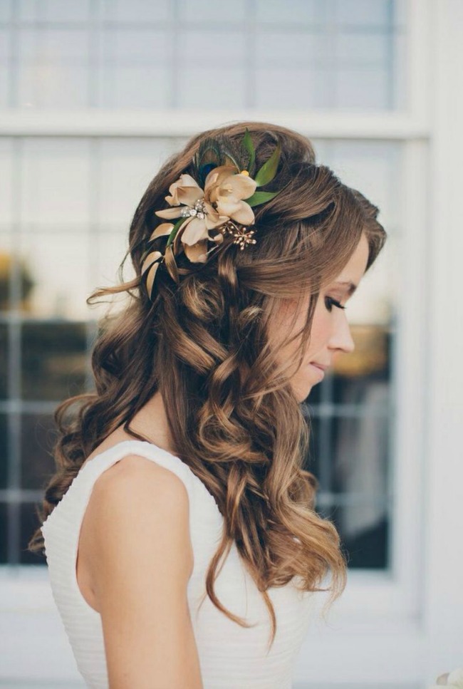 frizure za vencanje cvece u kosi 3 Frizure za venčanje: Cveće u kosi