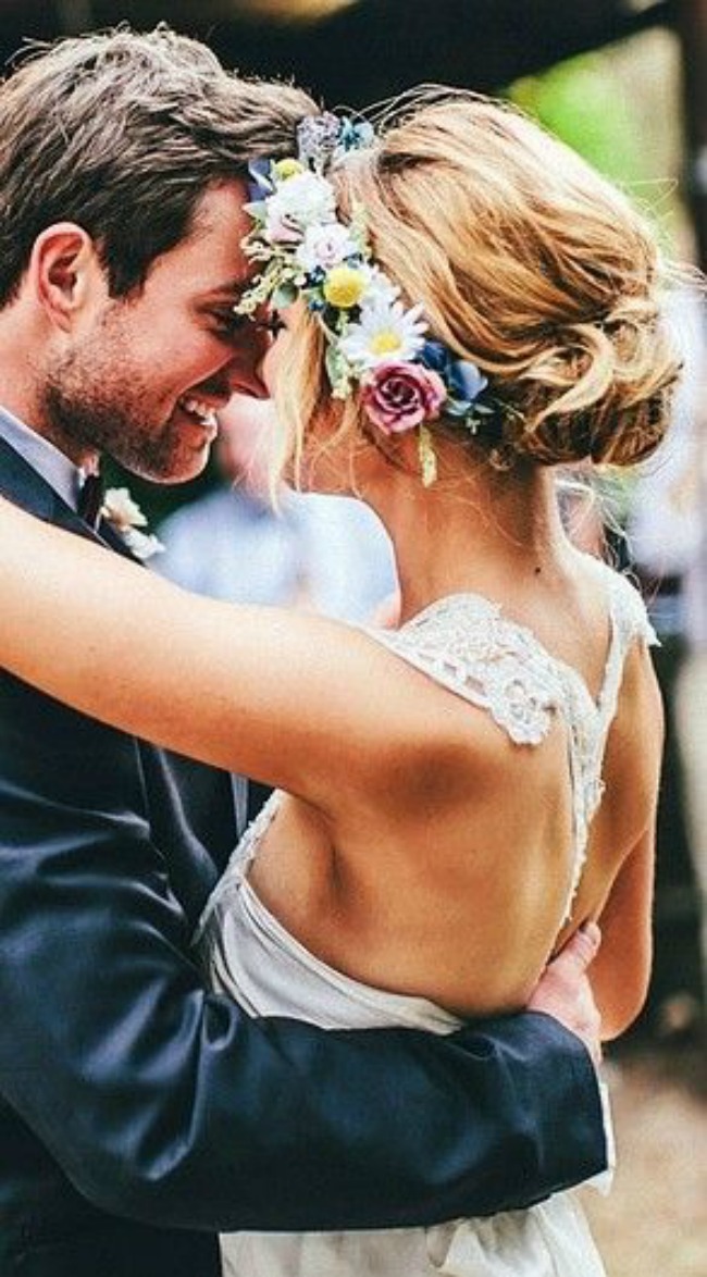 frizure za vencanje cvece u kosi 4 Frizure za venčanje: Cveće u kosi