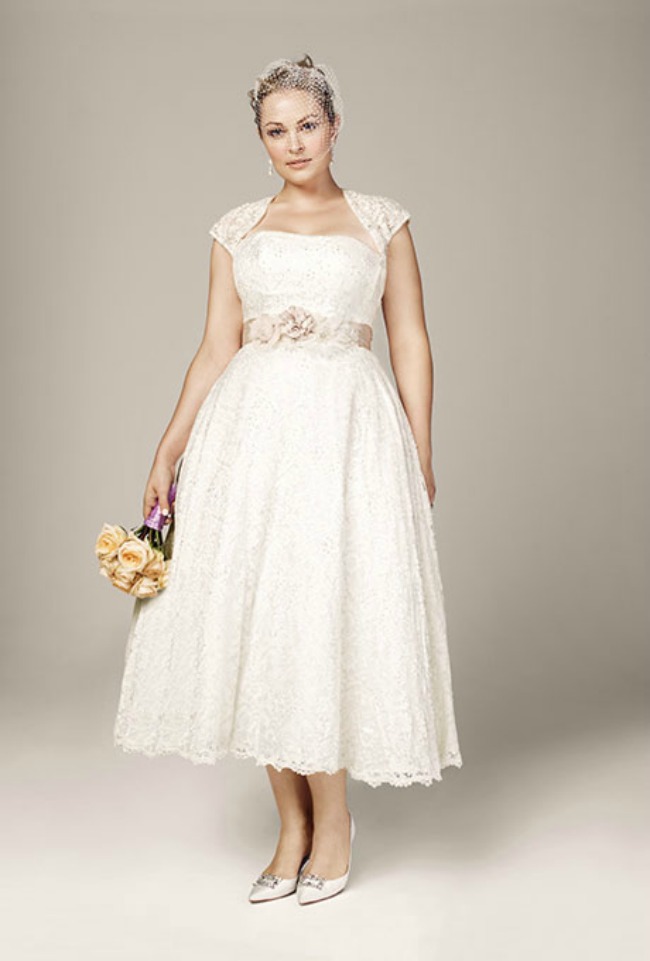 plus size haljine za vencanje kratke vencanice haljina sa detaljima od cipke Plus size haljine za venčanje: Kratke venčanice