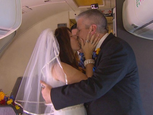 avion svadba22 Kako se dvoje Amerikanaca venčalo u avionu 