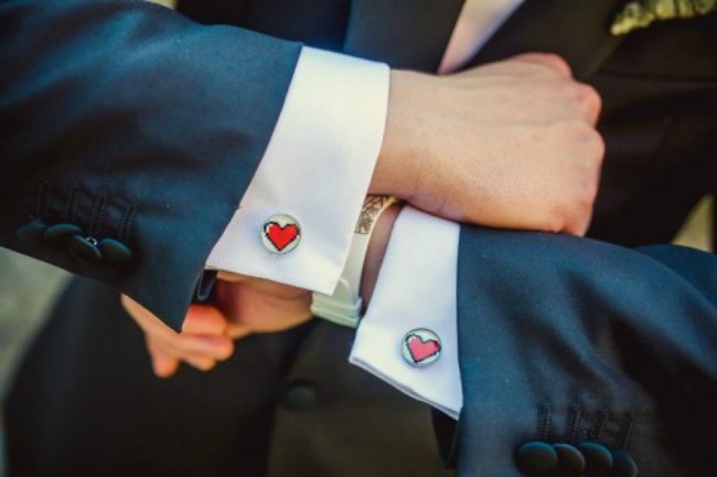 dugmad za manžetne Zanimljivo venčanje inspirisano pedesetim i srcima