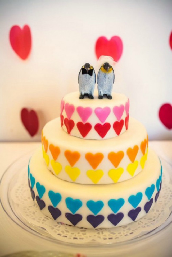 torta1 Zanimljivo venčanje inspirisano pedesetim i srcima