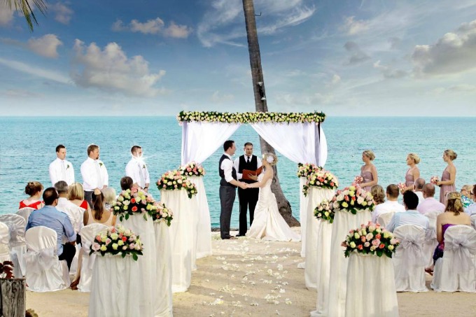 vencanje na plazi Kako da isplanirate venčanje na putovanju?
