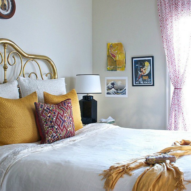 Take cue from instagrammer toss bright new pillows add Sa nekoliko sitnica izmenite potpuno izgled spavaće sobe