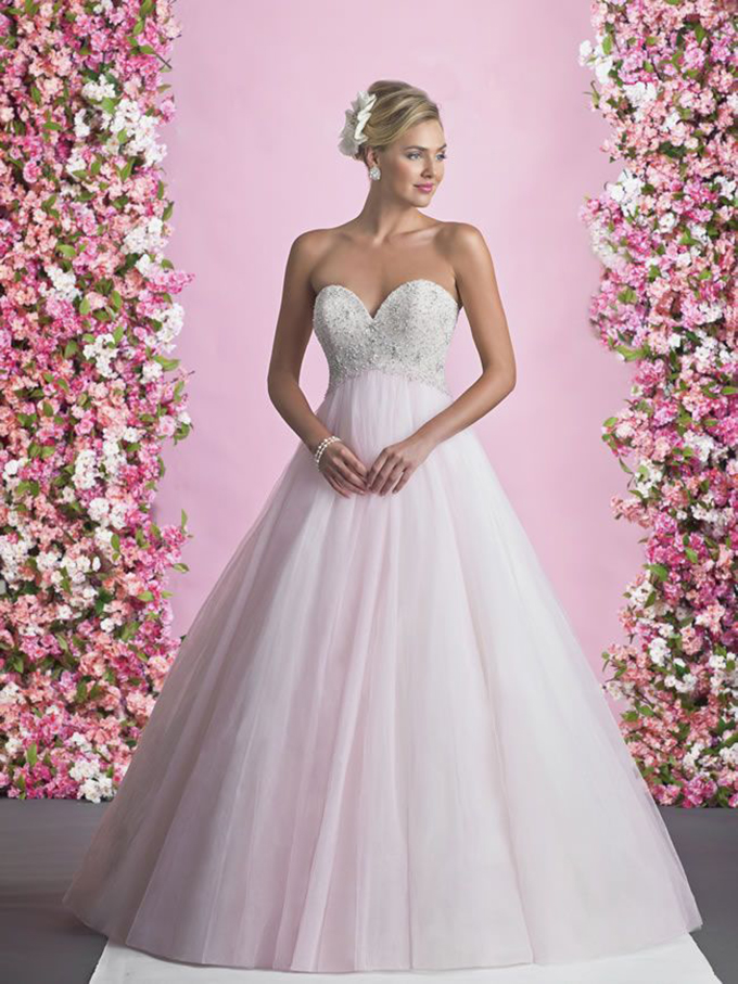pink vencanica21 Izgledajte kao Barbika na venčanju u roze haljini