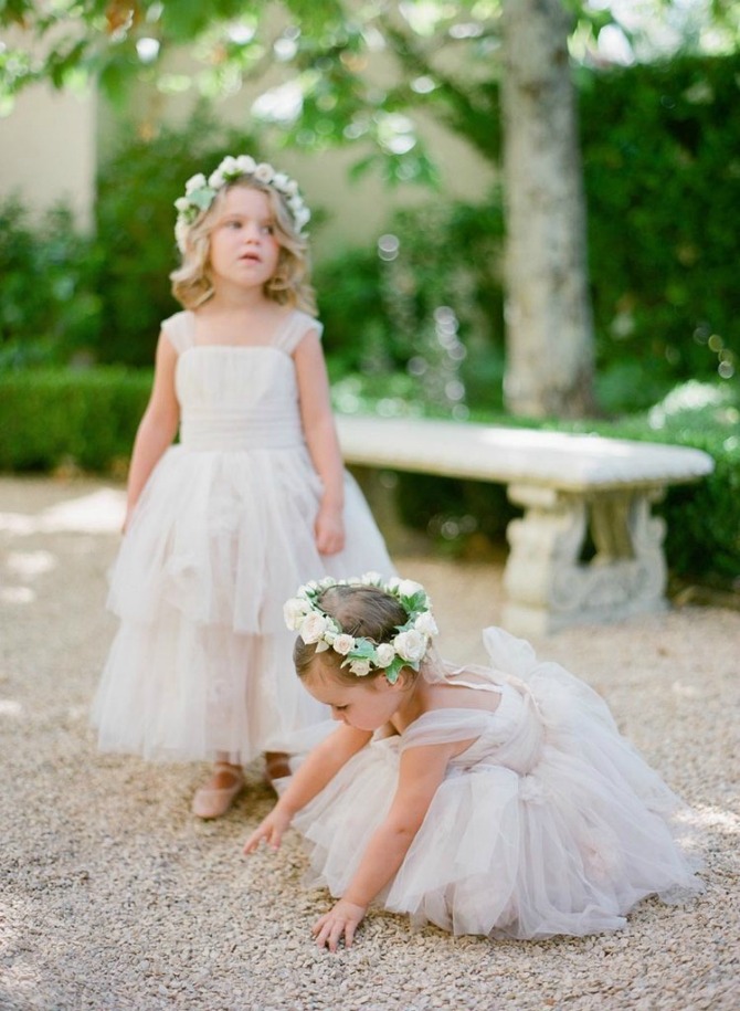 Devojčica sa cvećem u kosi2 Frizure za najmlađe na venčanju