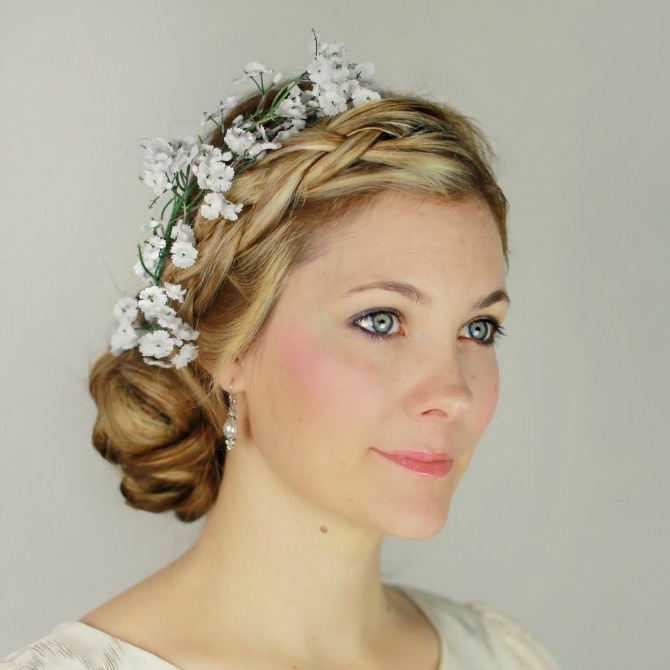 Frizura za venčanje sa pletenicom i cvećem u kosi Napravite sami lepu, a jednostavnu frizuru za venčanje