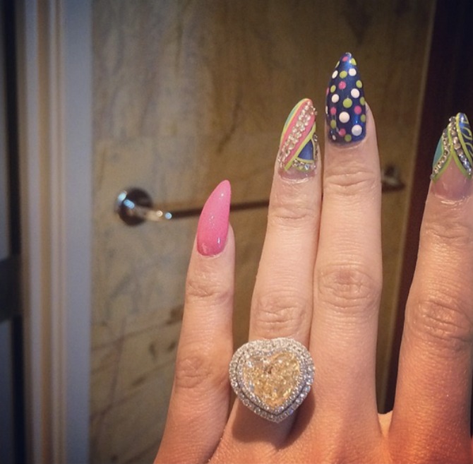Verenički prsten Niki Minaž Dijamantsko prstenje u obliku srca je hit u svetu