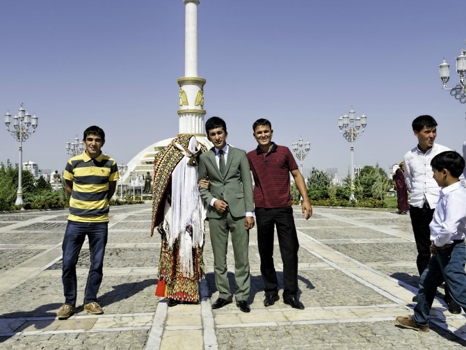 venčanja širom sveta Turkmenistan Kakve haljine žene širom sveta nose na venčanju