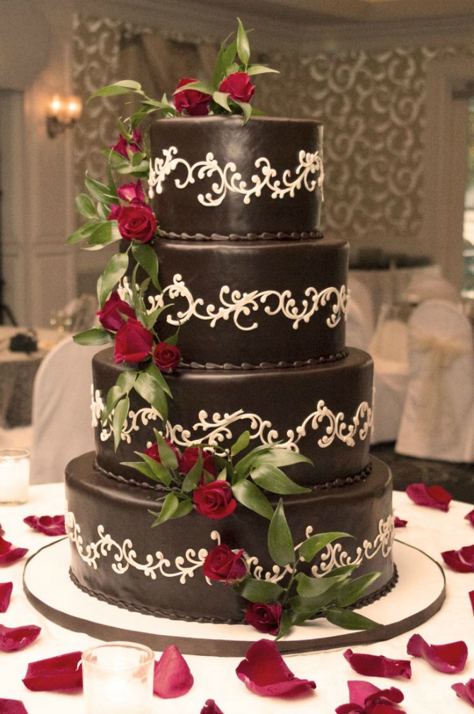 čokoladna mladenačka torta Venčanje u boji ljubavi