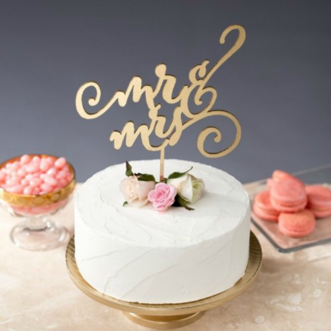 mladenačka torta sa natpisom na vrhu Mladenačke torte sa natpisom na vrhu
