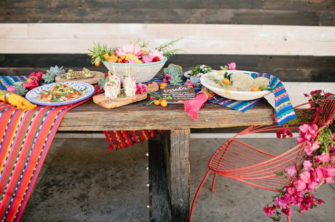 posude ukrašene cvećem Obojite venčanje raskošnim bojama