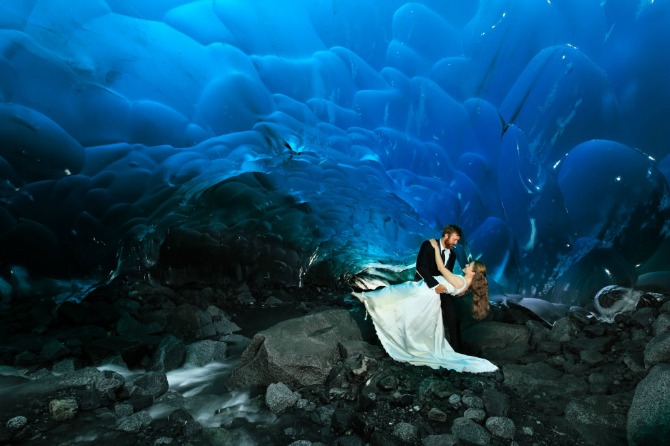 venčanje pod ledenim glečerima3 Neverovatne fotografije nastale unutar glečera i ledene pećine
