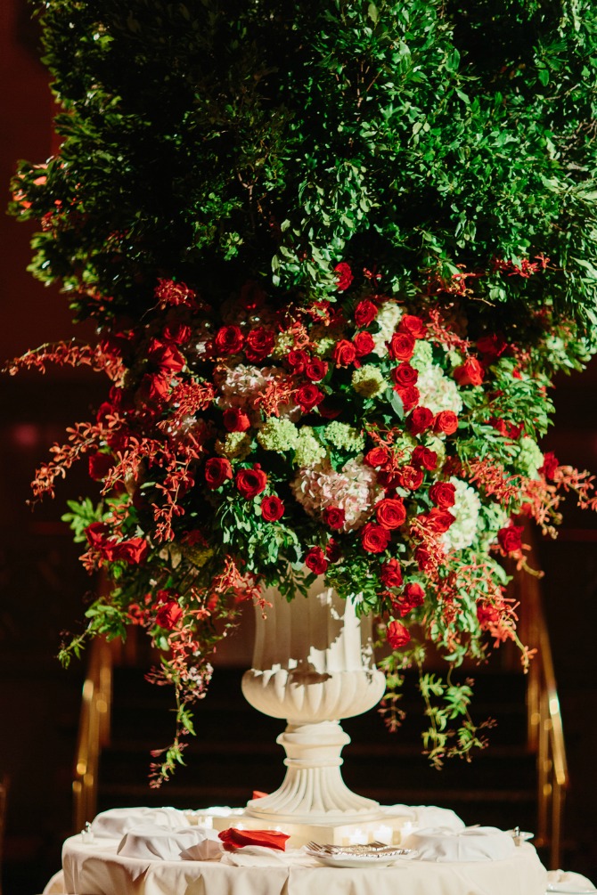 crvene ruže Crvene ruže kao glavna dekoracija na venčanju