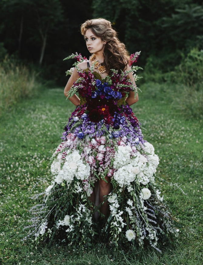 haljina od cveća Ova venčanica je napravljena isključivo od prirodnog cveća