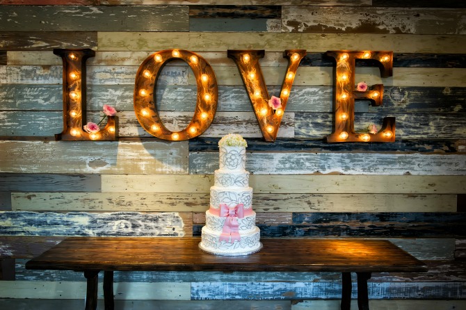 mladenačke torte ukrašene stihovima11 Svadbene torte koje sadrže ljubavne poruke