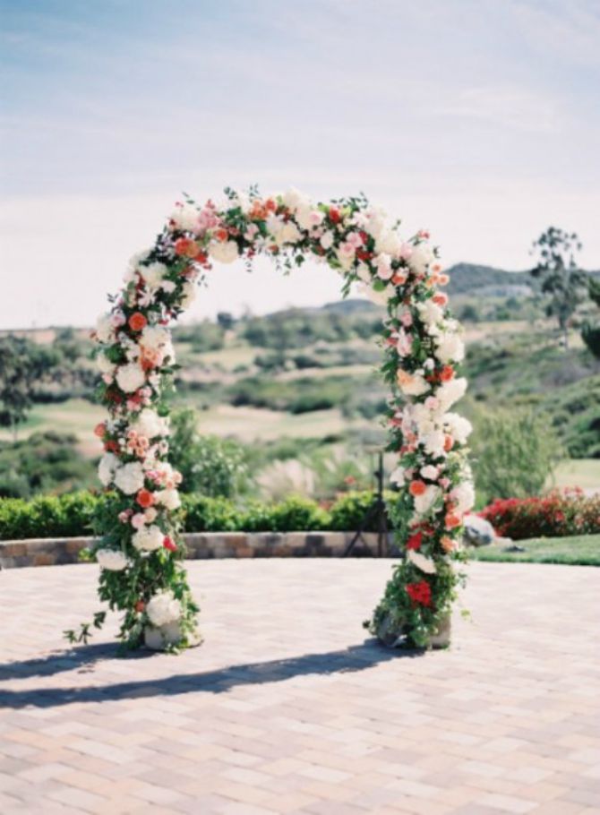 cvetni luk na venčanju2 Upotpunite venčanje raskošnim cvetnim lukom