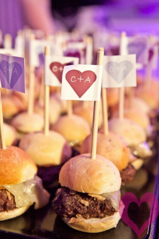hamburger kao posluženje na venčanju Kako da uvrstite hamburgere na venčanje