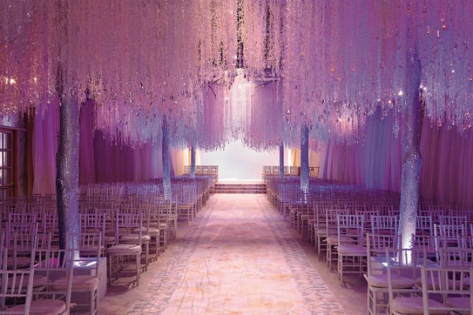 kristalni lusteri na vencanju Ideje za modernu dekoraciju venčanja