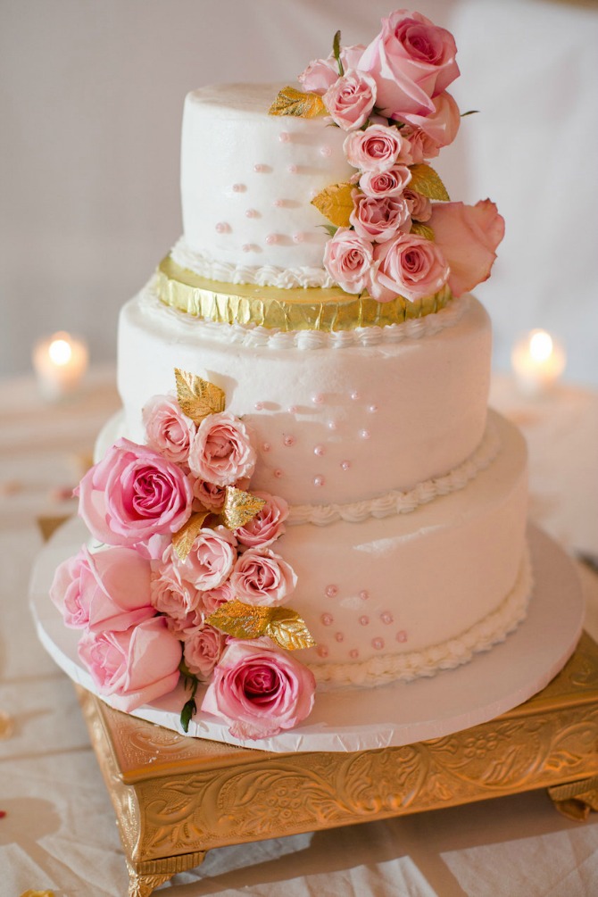 mladenačka torta Zlatna boja na venčanju je u trendu