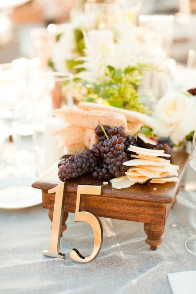 voce kao dekoracija stolova za goste na vencanju3 Umesto cvećem ukrasite stolove za goste voćem