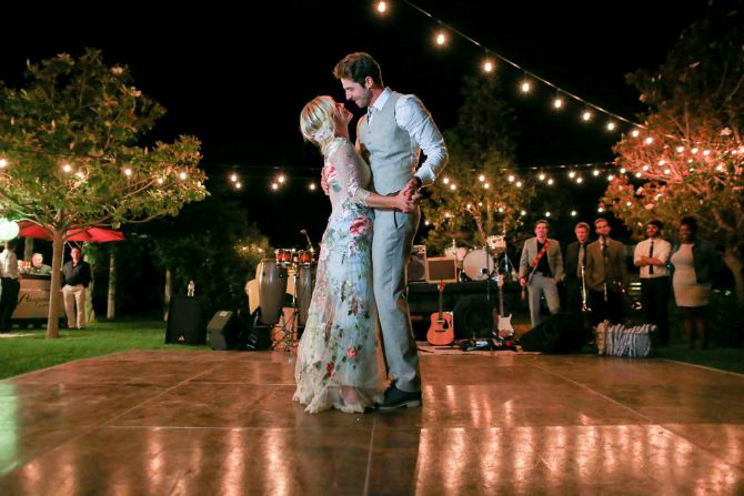 Dženi Gart i Dejv Abrams vencanje1 Bajkovito venčanje američke glumice Dženi Gart