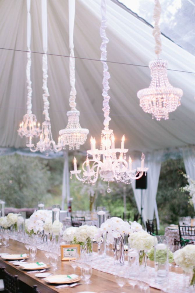 sveće i lusteri na venčanju11 Svećama i dekorativnim lusterima učinićete da svaki prostor zasija