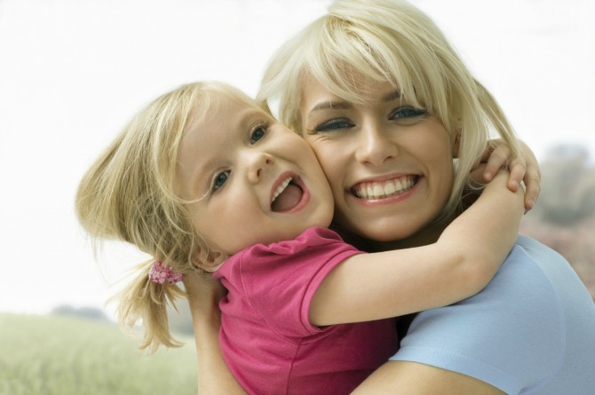 majka i dete Zašto su nevaspitana deca srećnija