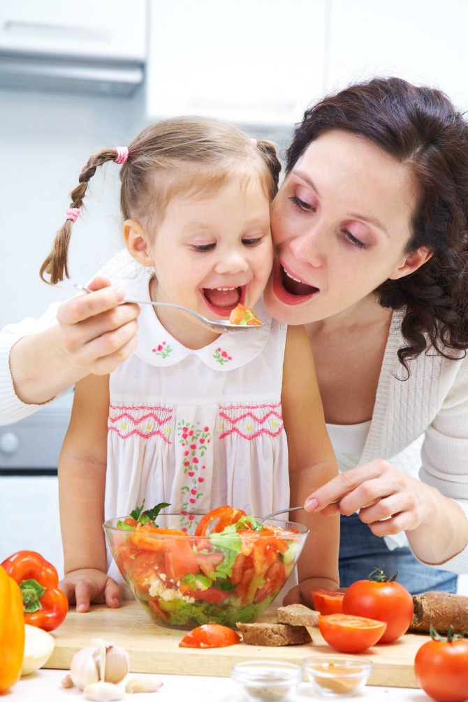 mama i dete hranjenje Načini na koje roditelji najčešće lažu decu