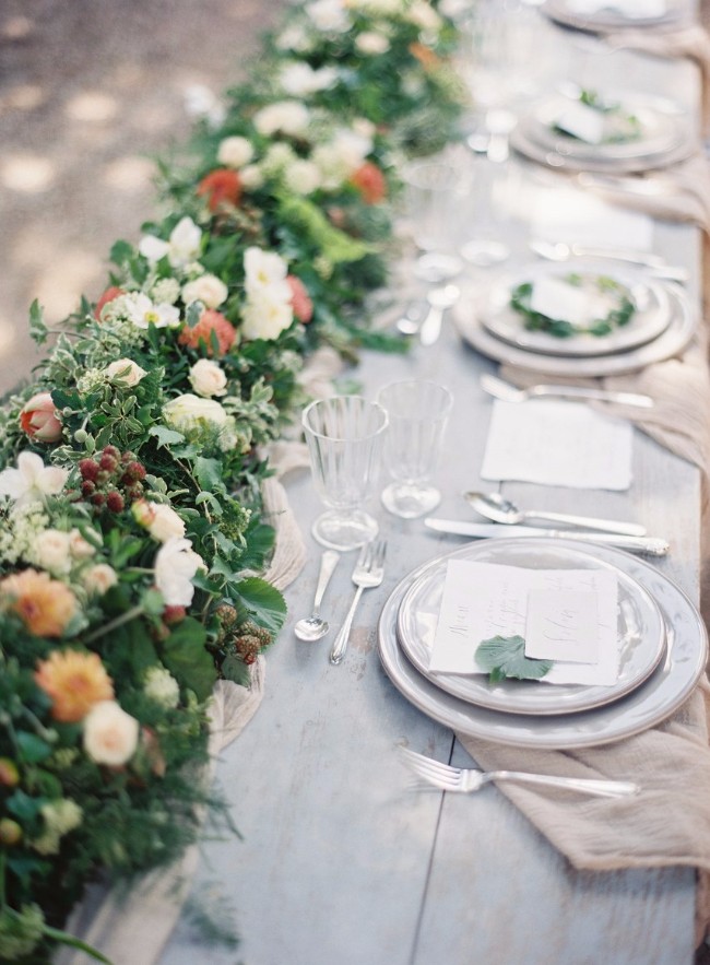 10 Najlepše cvetne dekoracije stolova za tvoj veliki dan 
