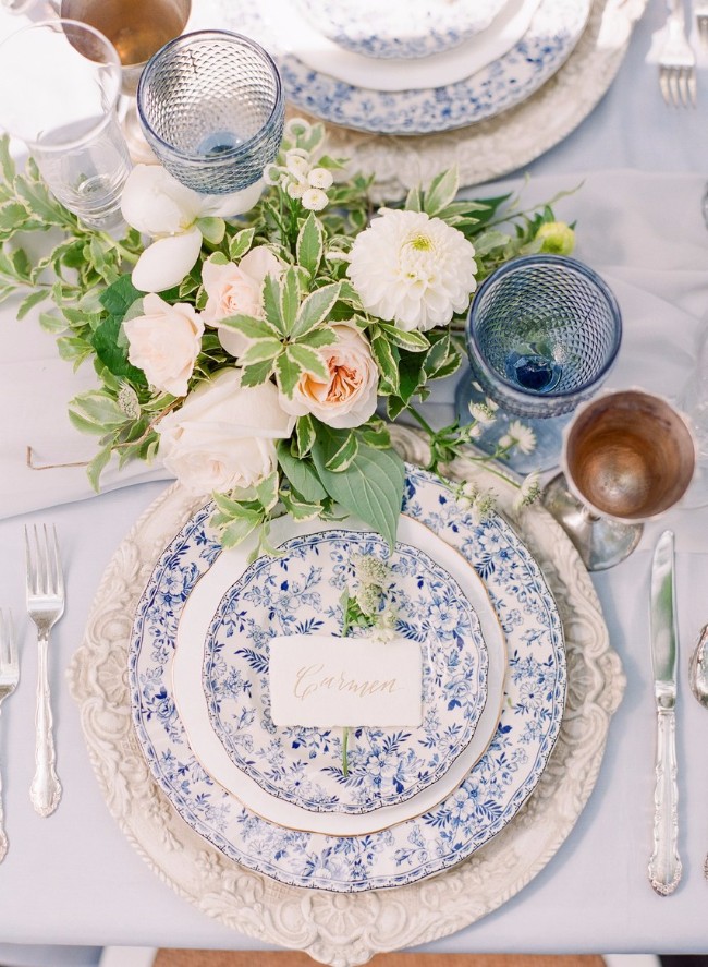 14 Najlepše cvetne dekoracije stolova za tvoj veliki dan 