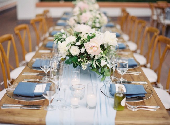 16 Najlepše cvetne dekoracije stolova za tvoj veliki dan 