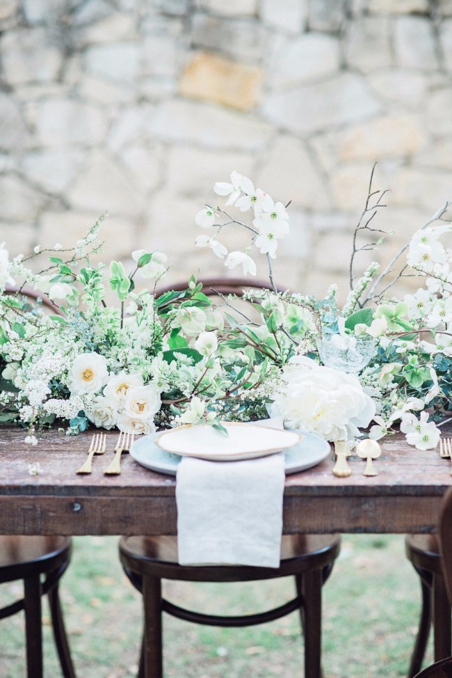 18 Najlepše cvetne dekoracije stolova za tvoj veliki dan 