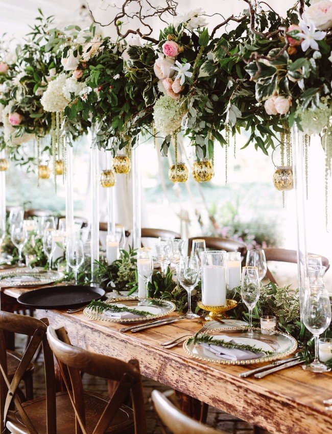 19 Najlepše cvetne dekoracije stolova za tvoj veliki dan 