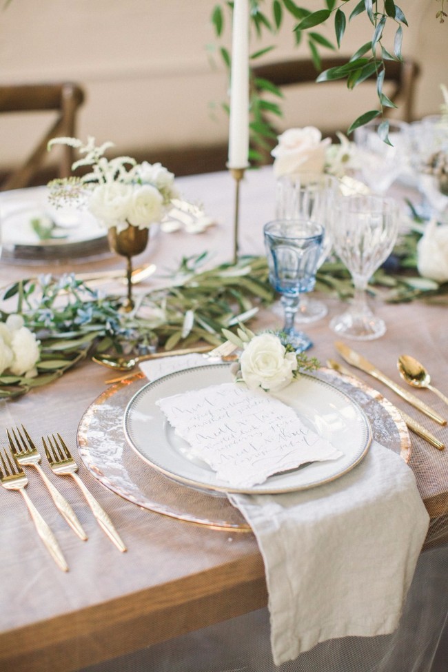 23 Najlepše cvetne dekoracije stolova za tvoj veliki dan 