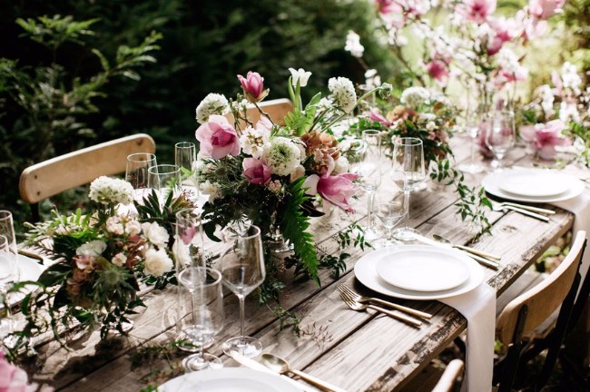4 Najlepše cvetne dekoracije stolova za tvoj veliki dan 